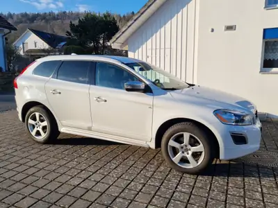 Volvo XC60 2.4 D5 R-Design AWD — SUV premium diesel, 105 000 km seulement — Außenansicht