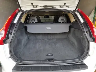 Volvo XC60 2.4 D5 R-Design AWD — SUV premium diesel, 105 000 km seulement — Detail