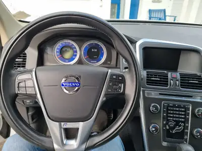 Volvo XC60 2.4 D5 R-Design AWD — SUV premium diesel, 105 000 km seulement — Miniatur 8