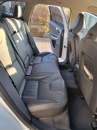 Volvo XC60 2.4 D5 R-Design AWD — SUV premium diesel, 105 000 km seulement — Miniatur 15