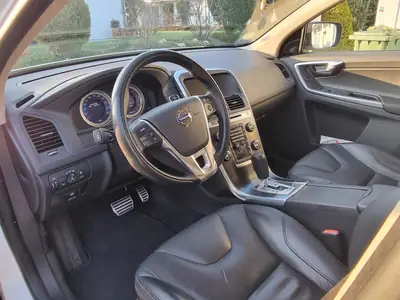 Volvo XC60 2.4 D5 R-Design AWD — SUV premium diesel, 105 000 km seulement — Miniatur 14