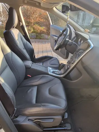 Volvo XC60 2.4 D5 R-Design AWD — SUV premium diesel, 105 000 km seulement — Miniatur 13