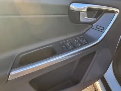 Volvo XC60 2.4 D5 R-Design AWD — SUV premium diesel, 105 000 km seulement — Miniatur 19
