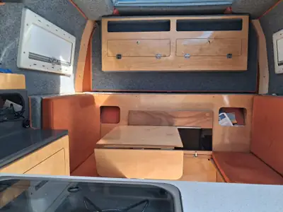 Mitsubishi L 200 — Pick-up 4x4 aménagé en camping-car, historique sans accident — détail
