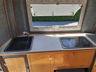 Mitsubishi L 200 — Pick-up 4x4 aménagé en camping-car, historique sans accident — Miniature 7