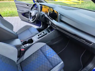 VW Golf Variant 2.0 TSI R DSG 4motion — Break sportif all-terrain, 319 ch et faible kilométrage — Miniatura 12