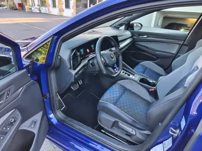 VW Golf Variant 2.0 TSI R DSG 4motion — Break sportif all-terrain, 319 ch et faible kilométrage — Miniatura 11