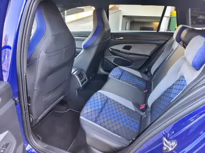 VW Golf Variant 2.0 TSI R DSG 4motion — Break sportif all-terrain, 319 ch et faible kilométrage — Miniatura 13