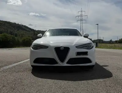 Alfa Romeo Giulia 2.2 D 180 Super — Berline élégante, diesel économe, sans sinistre — interni