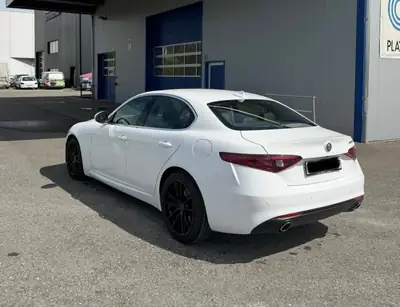 Alfa Romeo Giulia 2.2 D 180 Super — Berline élégante, diesel économe, sans sinistre — dettaglio