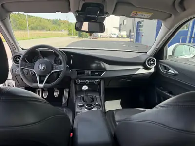 Alfa Romeo Giulia 2.2 D 180 Super — Berline élégante, diesel économe, sans sinistre — Miniatura 9