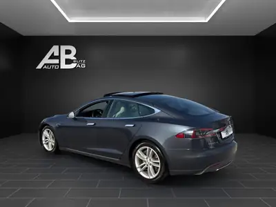 Tesla Model S 85 D 4x4 — 525 ch, transmission intégrale et garantie fraîche — Heckansicht