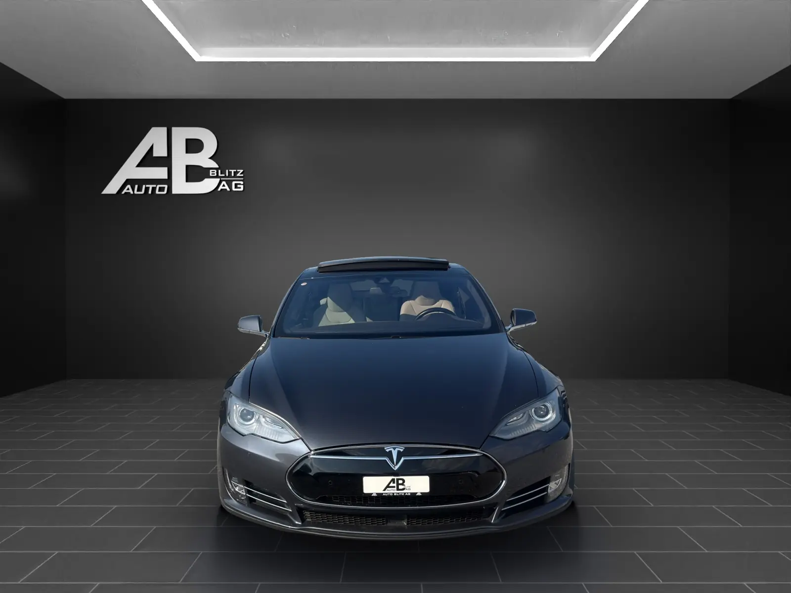 Tesla Model S 85 D 4x4 — 525 ch, transmission intégrale et garantie fraîche