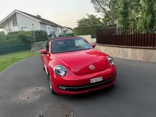 VW Beetle 1.4 TSI Design DSG — Cabriolet rouge emblématique, 56000 km seulement — vista esterna