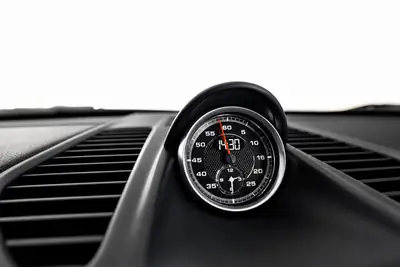 Porsche 911 Carrera T 2018 — Coupé sportif pur jeu, boîte manuelle, 8300 km seulement — Detail