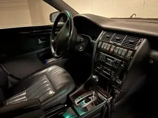 Audi A8 Quattro 1996 — Berline de prestige, transmission intégrale, 210'000 km — côté