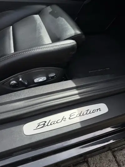 Porsche 718 Boxster 2.7 Black Edition — Roadster sportif PDK, histórique complet, 145'000 km — détail