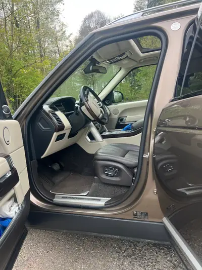 Land Rover Range Rover 4.4 SDV8 Autobiography — Luxury SUV avec historique complet et équipements premium — Seitenansicht