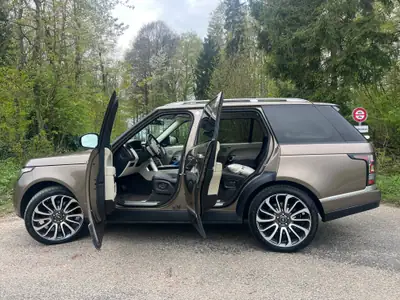 Land Rover Range Rover 4.4 SDV8 Autobiography — Luxury SUV avec historique complet et équipements premium — Heckansicht