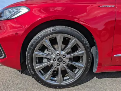 Ford Mondeo 2.0 HEV 187 Vignale — Break hybride économe, entretien complet — tableau de bord