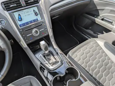 Ford Mondeo 2.0 HEV 187 Vignale — Break hybride économe, entretien complet — Miniature 12