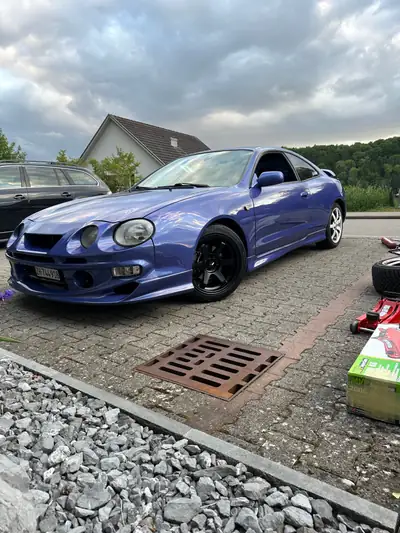 Toyota Celica 2.0 GT — Coupé sportif des années 90, motorisation fiable et équipements tuning — vue extérieure