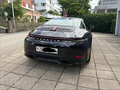 Porsche 911 Targa 4S — Cabriolet élégant, 480 ch et seulement 2200 km — détail