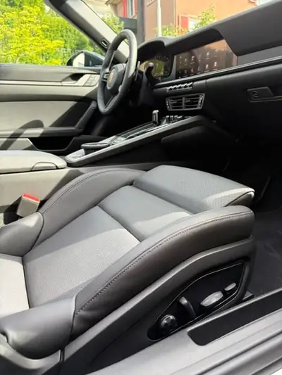 Porsche 911 Targa 4S — Cabriolet élégant, 480 ch et seulement 2200 km — Miniature 8