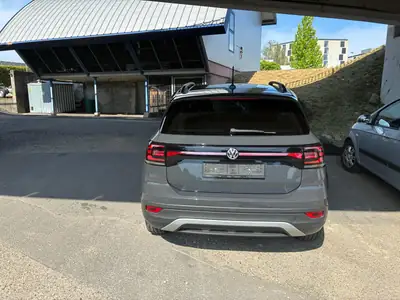 VW T-Cross 1.0 TSI 115 — Compact SUV urbain, 36 000 km seulement — Heckansicht