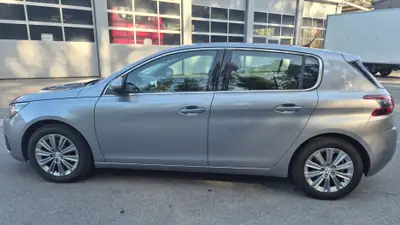 Peugeot 308 1.2 PureTech 130 — Berline dynamique, 36'000 km seulement — interni