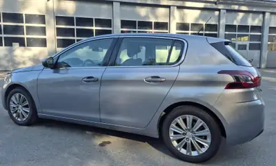 Peugeot 308 1.2 PureTech 130 — Berline dynamique, 36'000 km seulement — cruscotto