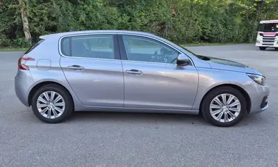Peugeot 308 1.2 PureTech 130 — Berline dynamique, 36'000 km seulement — Miniatura 12