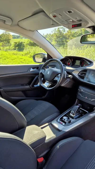 Peugeot 308 1.2 PureTech 130 — Berline dynamique, 36'000 km seulement — Miniatura 14