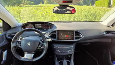 Peugeot 308 1.2 PureTech 130 — Berline dynamique, 36'000 km seulement — Miniatura 13