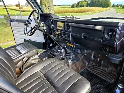 Toyota Land Cruiser BJ75 Troop Carrier — Légende Offroad des années 90, fiabilité inébranlable — Miniature 7