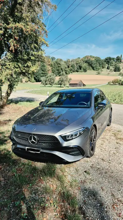 Mercedes-Benz Classe A 200 AMG Line — Berline compacte sportive, 29 500 km seulement — vue extérieure