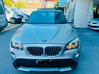 BMW X1 xDrive28i — SUV compact polyvalent, 72 000 km, transmission automatique — vue extérieure