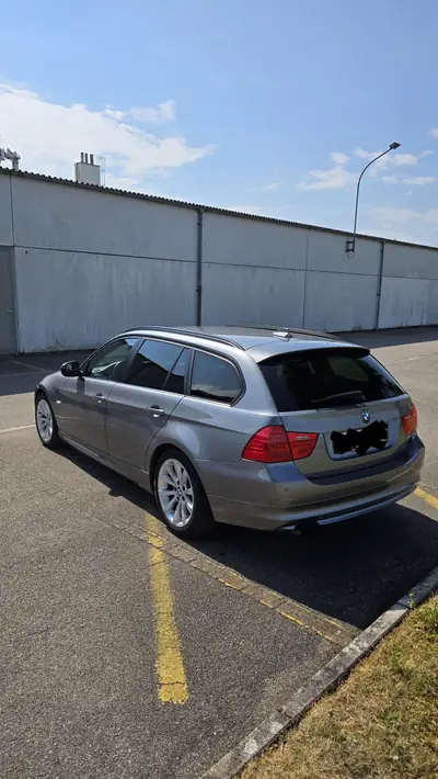 BMW 318i Dynamic Edition — Break élégant, 143 ch et faible consommation — Heckansicht