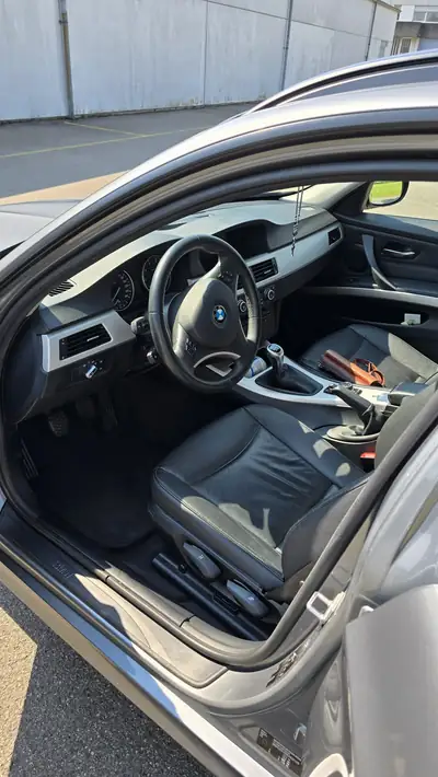 BMW 318i Dynamic Edition — Break élégant, 143 ch et faible consommation — Armaturenbrett