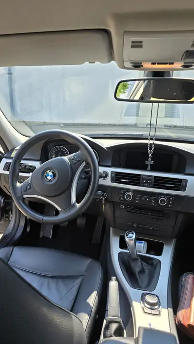 BMW 318i Dynamic Edition — Break élégant, 143 ch et faible consommation — Innenraum
