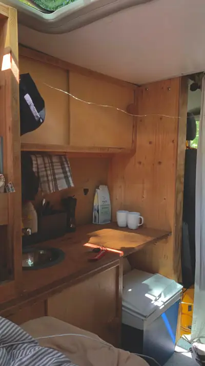 VW T3 1988 — Camping-car aménagé, équipé solaire et tous pneus — interior