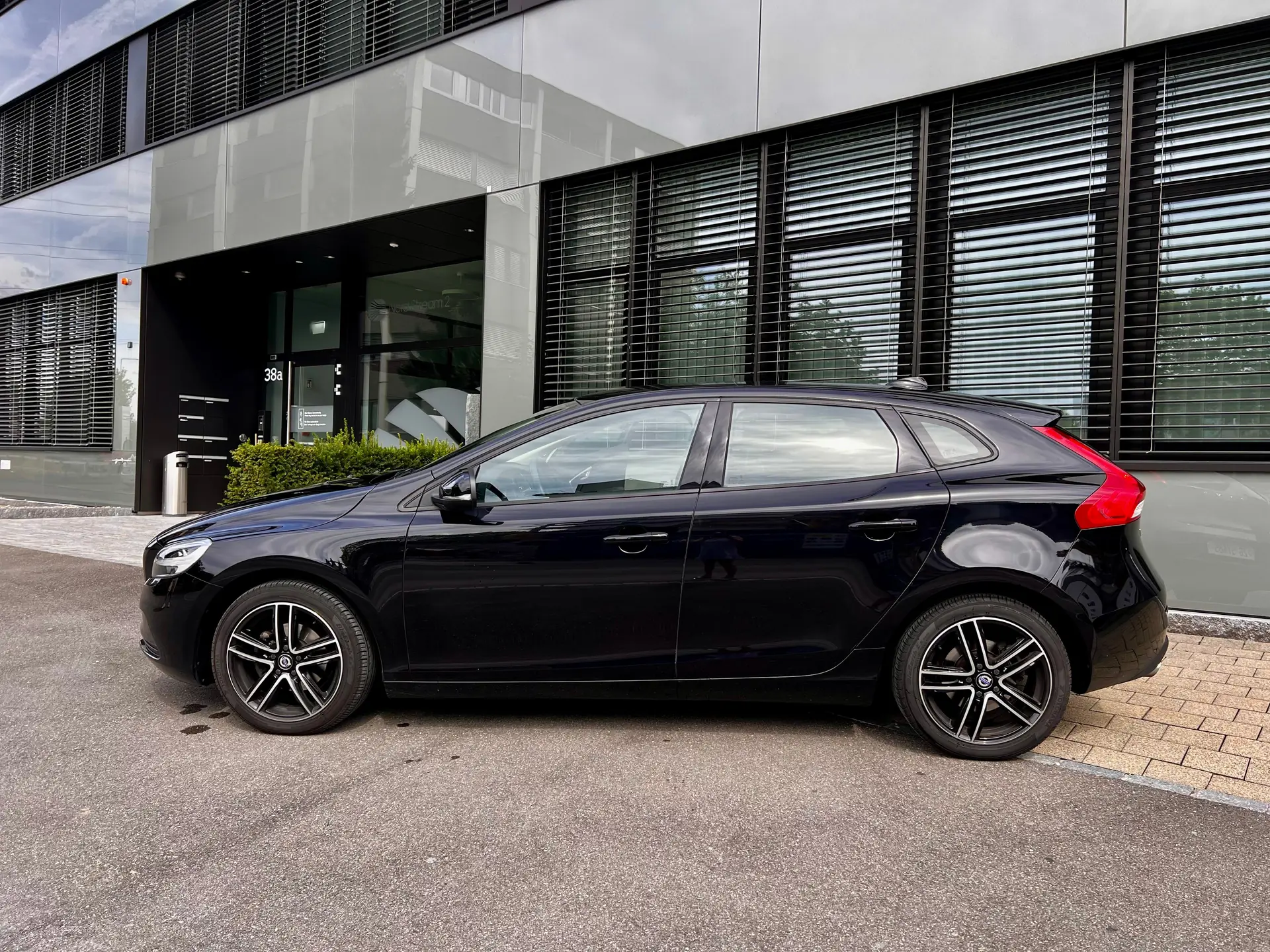 Volvo V40 2019 occasion Zug — 2