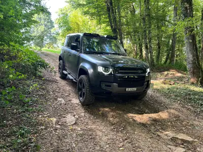 Land Rover Defender 5.0 V8 SC Carpathian Edition — SUV sportif 525 ch, 70'000 km seulement — fianco