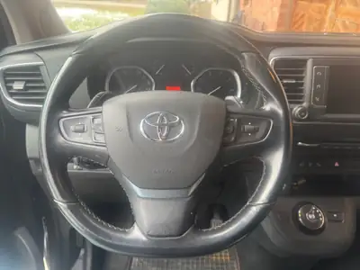 Toyota Proace Verso 2.0 D L2 — Monospace 8 places, diesel efficace et spacieux — intérieur