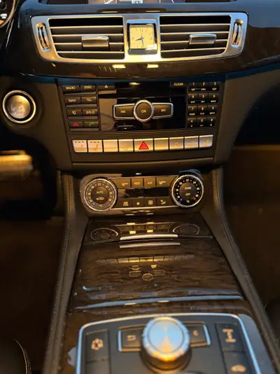 Mercedes-Benz CLS 350 CDI 4Matic — Élégance berline, polyvalence break et efficacité diesel — Miniature 20