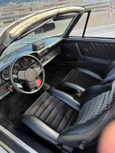 Porsche 911 Carrera SC 3.0 — Chef-d'œuvre cabriolet vintage de 1977 — intérieur