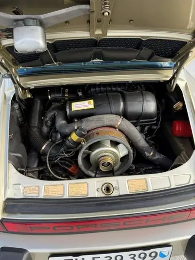 Porsche 911 Carrera SC 3.0 — Chef-d'œuvre cabriolet vintage de 1977 — détail