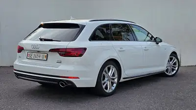 Audi A4 Avant 2.0 TFSI 252 S-line — Break sportif quattro, toit panoramique — intérieur