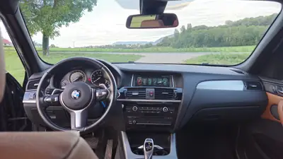 BMW X3 35i xDrive M Sport — Dynamique et robuste, 93 000 km seulement — fianco