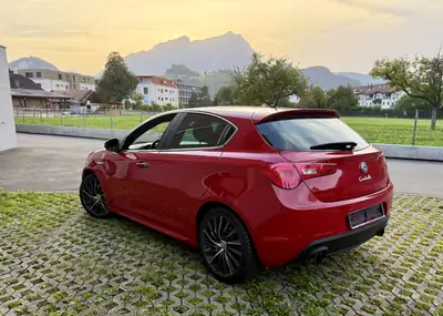 Alfa Romeo Giulietta 1750 TBi Quadrifoglio Verde — Sportivité italienne, état impeccable — Heckansicht